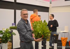 Almost his entire professional life, Bart Duijvesteijn worked with V/d Bos Flowerbulbs. Stepping down to enjoy his pension, he cannot help but picking up a new challenge: help XL Bloom to broaden its customer base abroad.